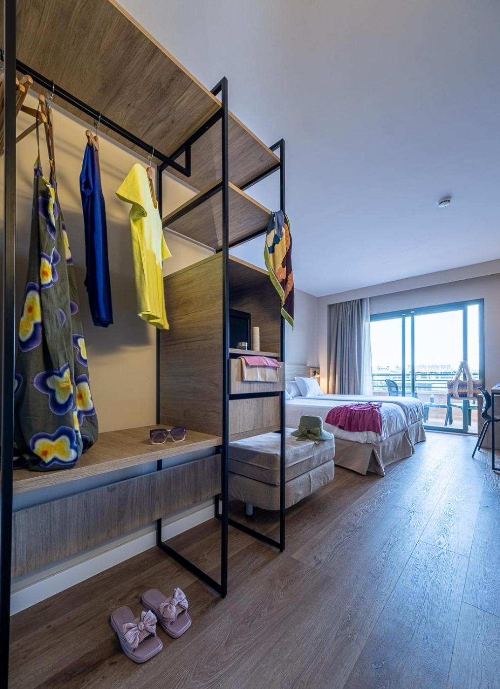 Hotel California Palace Salou Bagian luar foto